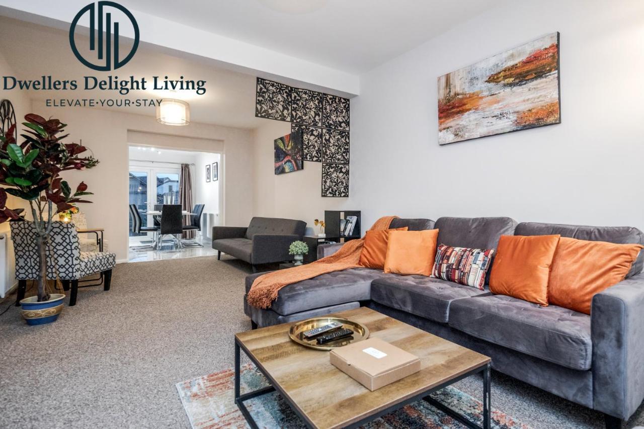Dwellers Delight Living Ltd Serviced Accommodation Fabulous House 3 Bedroom, Hainault Prime Location ,Greater London With Parking & Wifi, 2 Bathroom, Garden Chigwell Exteriör bild