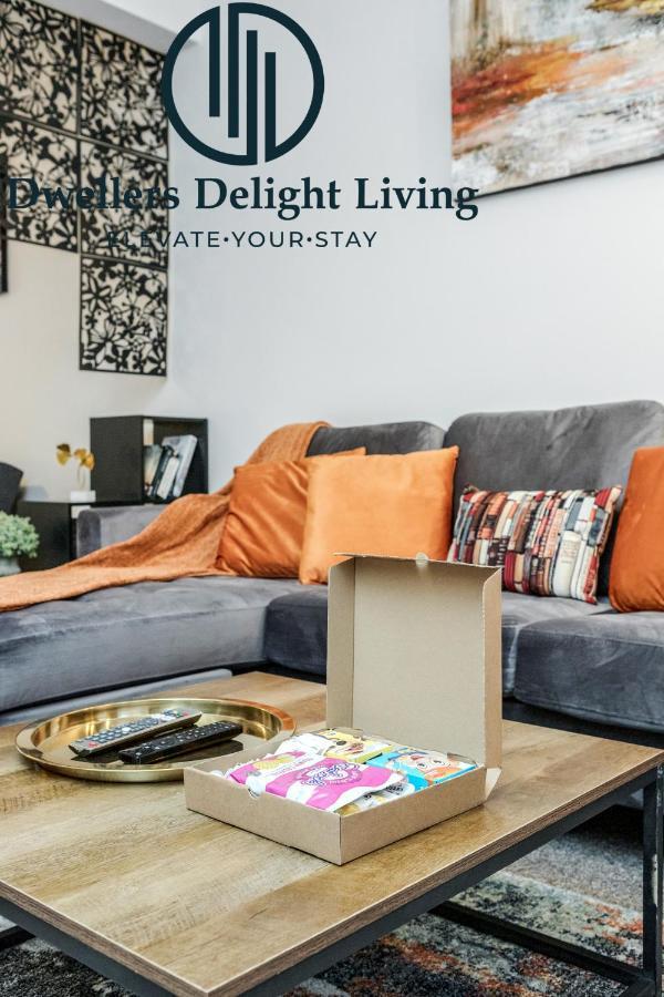 Dwellers Delight Living Ltd Serviced Accommodation Fabulous House 3 Bedroom, Hainault Prime Location ,Greater London With Parking & Wifi, 2 Bathroom, Garden Chigwell Exteriör bild