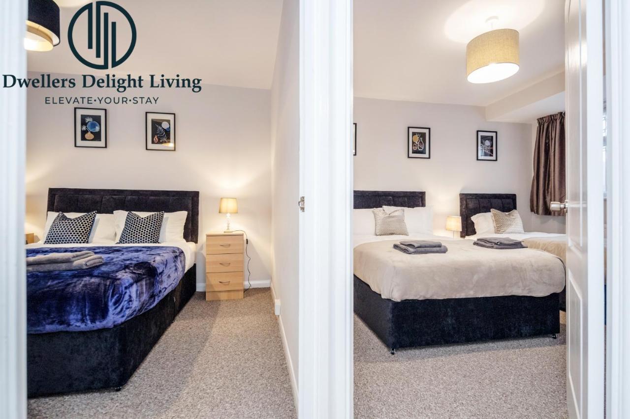 Dwellers Delight Living Ltd Serviced Accommodation Fabulous House 3 Bedroom, Hainault Prime Location ,Greater London With Parking & Wifi, 2 Bathroom, Garden Chigwell Exteriör bild
