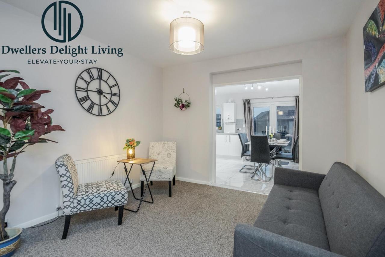 Dwellers Delight Living Ltd Serviced Accommodation Fabulous House 3 Bedroom, Hainault Prime Location ,Greater London With Parking & Wifi, 2 Bathroom, Garden Chigwell Exteriör bild