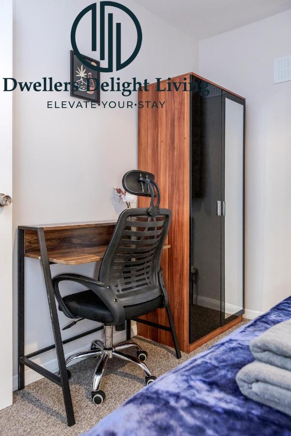 Dwellers Delight Living Ltd Serviced Accommodation Fabulous House 3 Bedroom, Hainault Prime Location ,Greater London With Parking & Wifi, 2 Bathroom, Garden Chigwell Exteriör bild