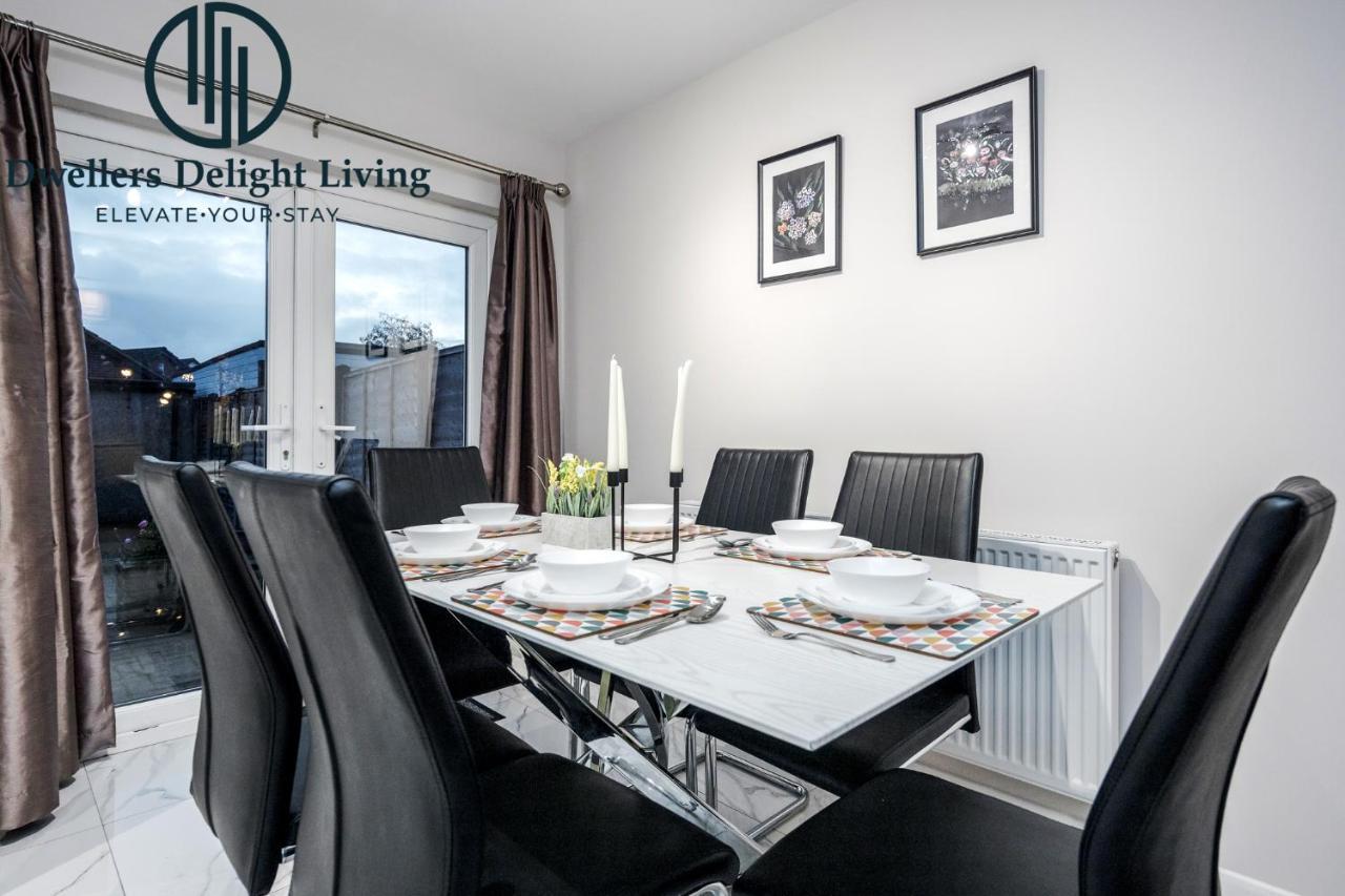 Dwellers Delight Living Ltd Serviced Accommodation Fabulous House 3 Bedroom, Hainault Prime Location ,Greater London With Parking & Wifi, 2 Bathroom, Garden Chigwell Exteriör bild